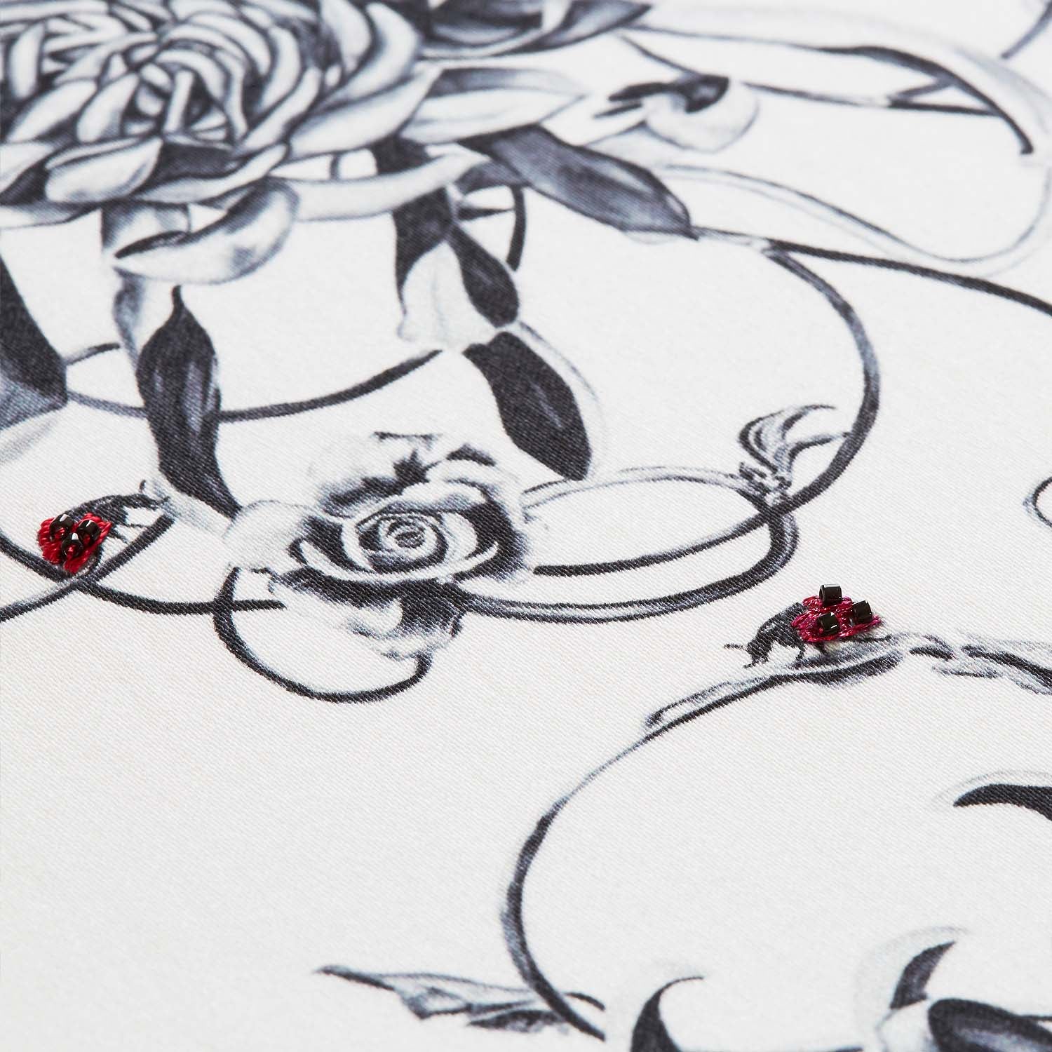 Entangle chrysanthemums hand embroidered artwork