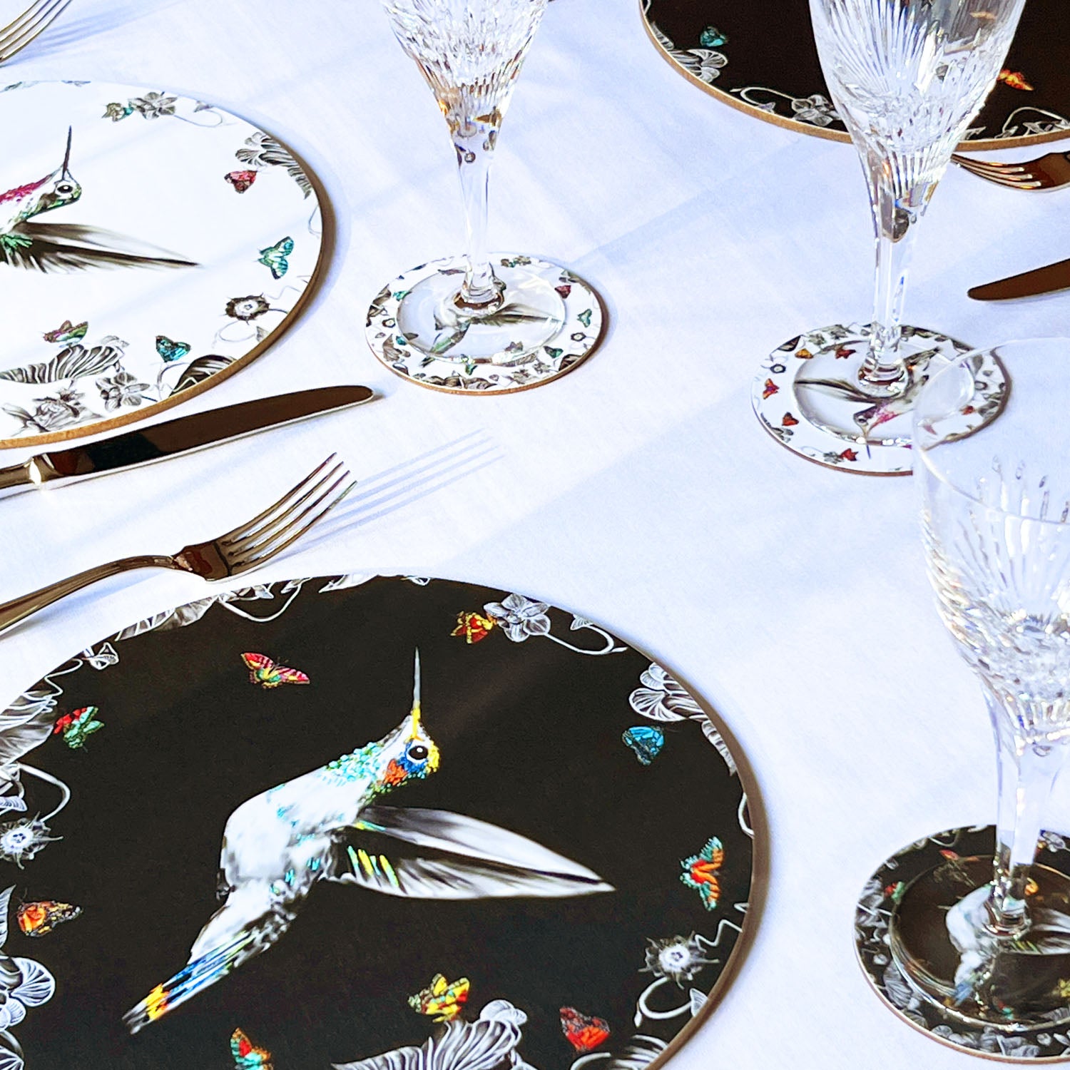 Black hummingbird placemat on the table